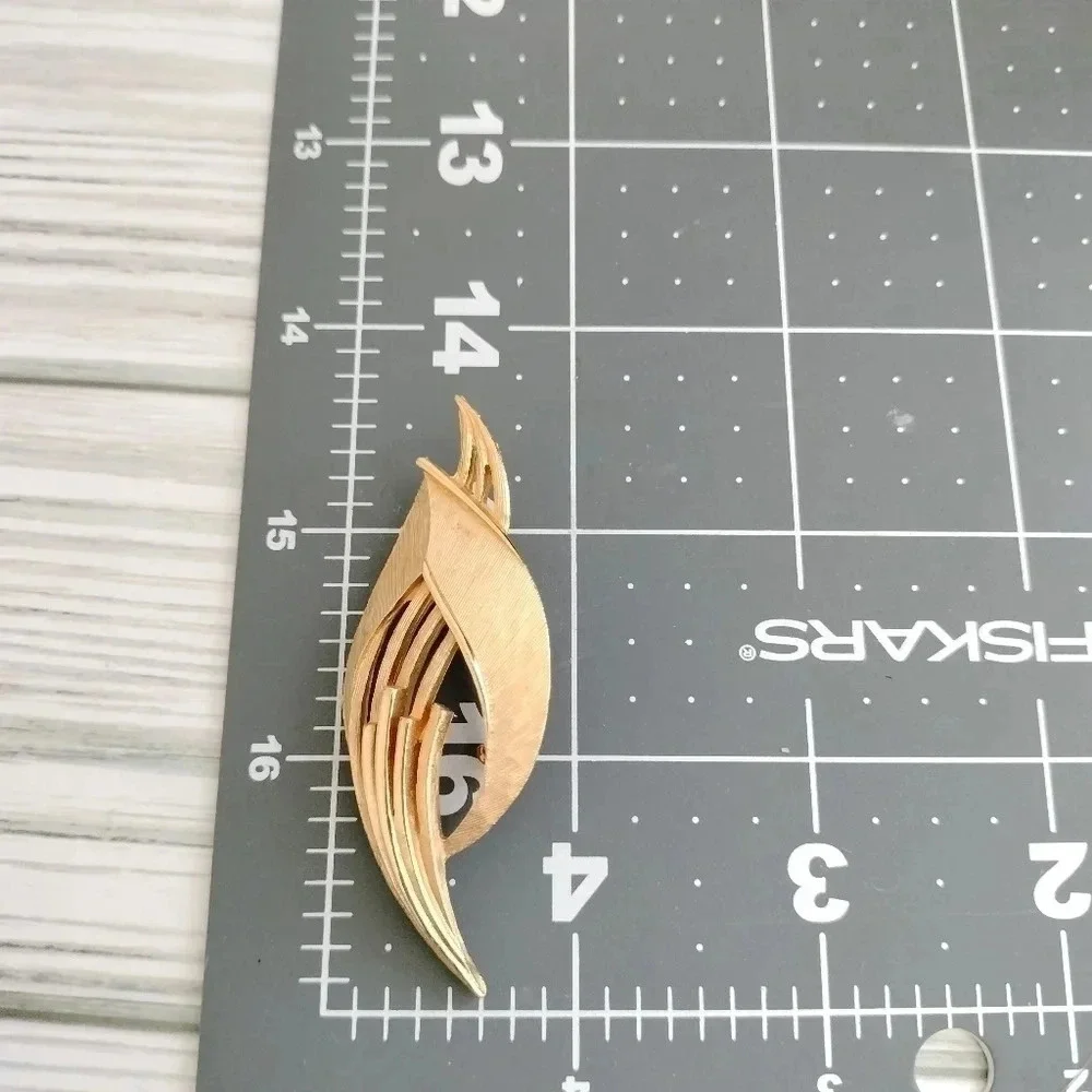 Beautiful Vintage Brooch American Golden To Leaf Years 60 - Vtg Leaf Gilding